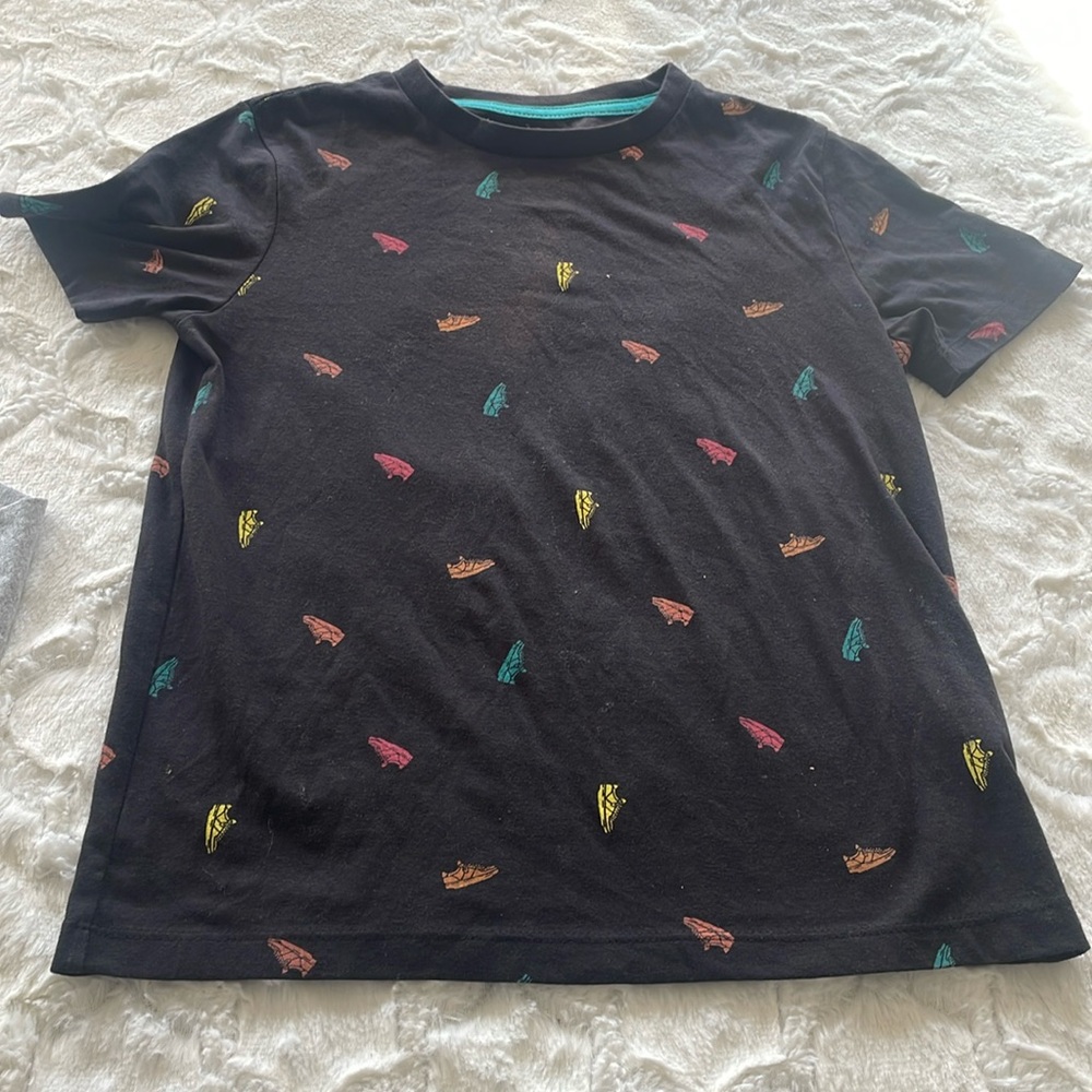 Old Navy tshirt size 7